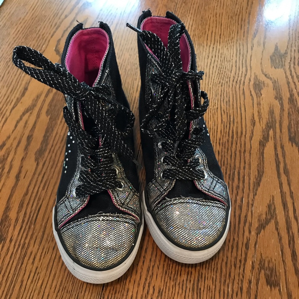 Bongo Girls Leila black size 2 high top sparkly lace up cute trendy sneakers